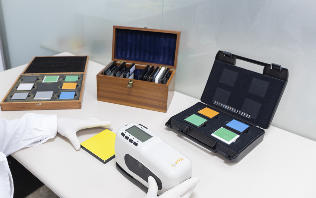 Colorimeter and color patterns
