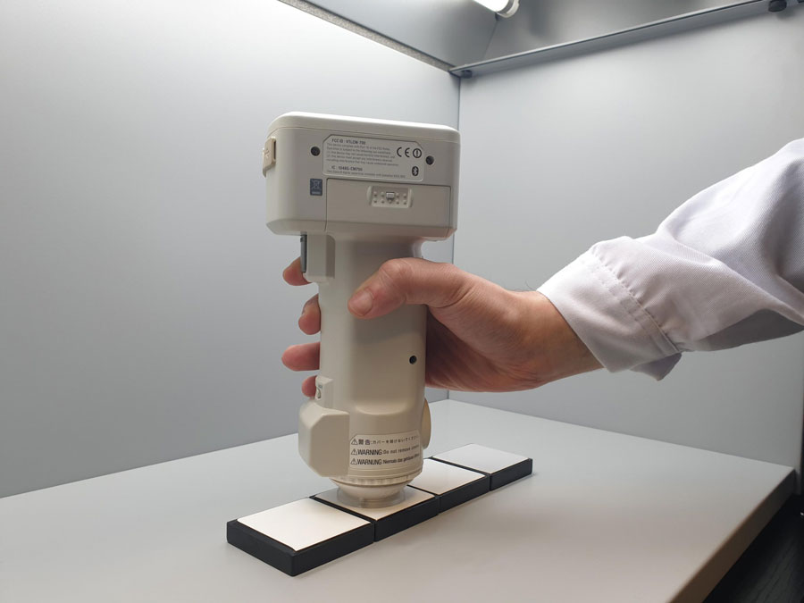 medición a través de un espectrofotómetro